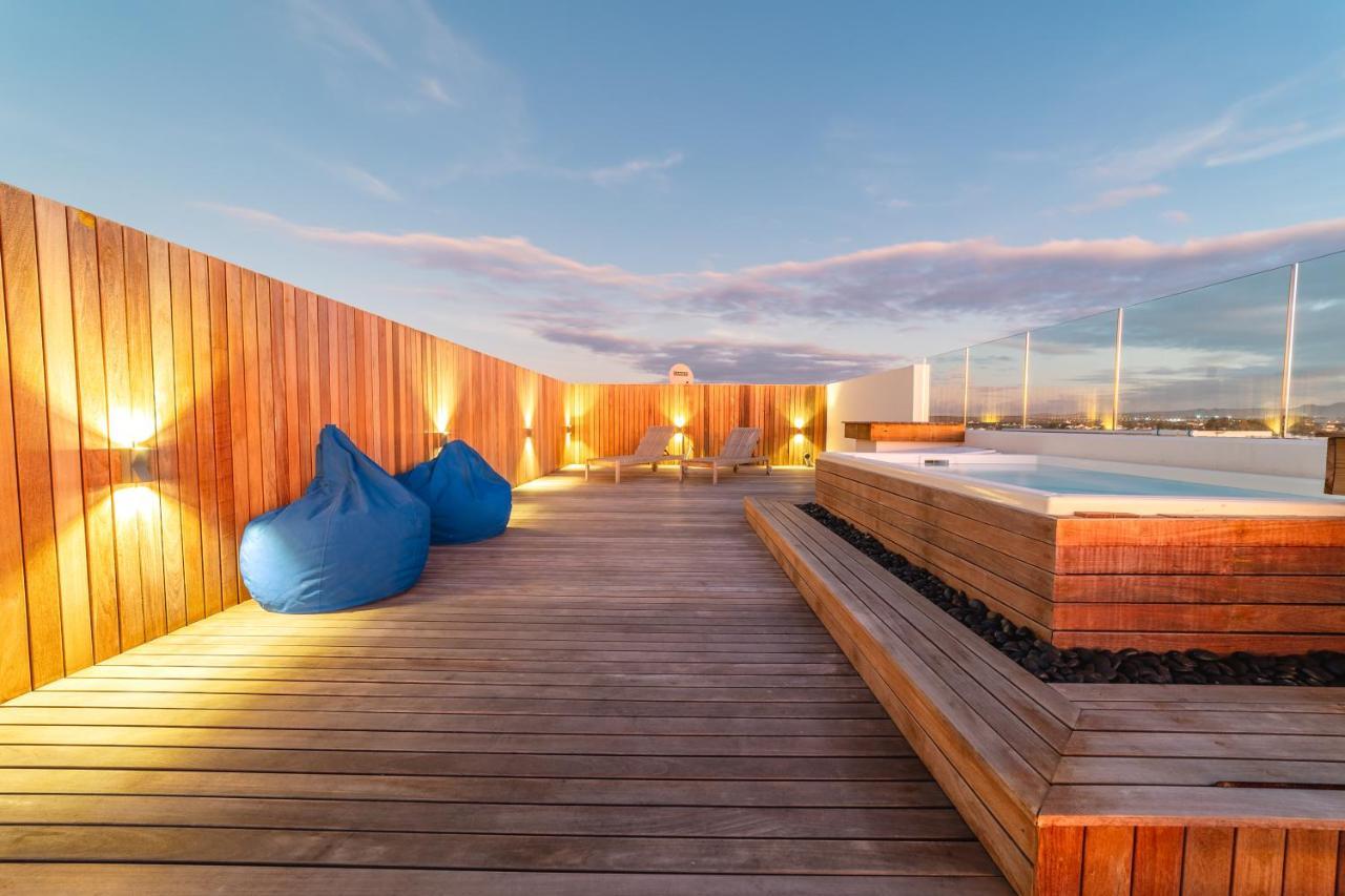Penthouse 13 - One Bay Residence With Private Rooftop Terrace And Dip In Pool Pereybere Beach Exterior foto