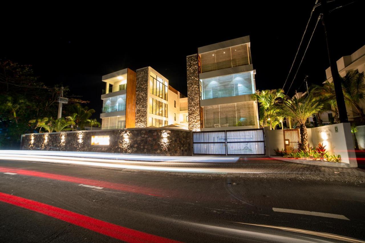 Penthouse 13 - One Bay Residence With Private Rooftop Terrace And Dip In Pool Pereybere Beach Exterior foto